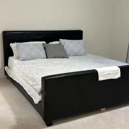 4 Bedrooms New House Sleep 12 Fury Friends Welcome